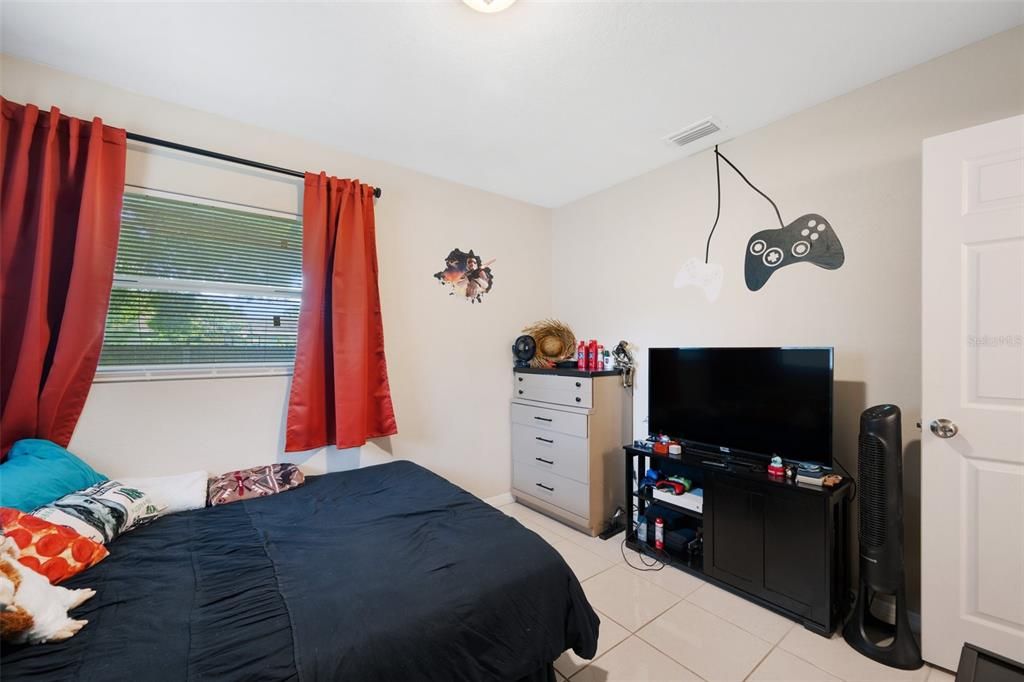 For Sale: $400,000 (3 beds, 2 baths, 1498 Square Feet)