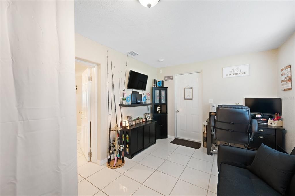 For Sale: $400,000 (3 beds, 2 baths, 1498 Square Feet)