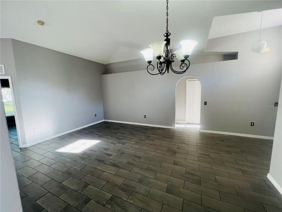For Rent: $2,300 (3 beds, 2 baths, 1443 Square Feet)