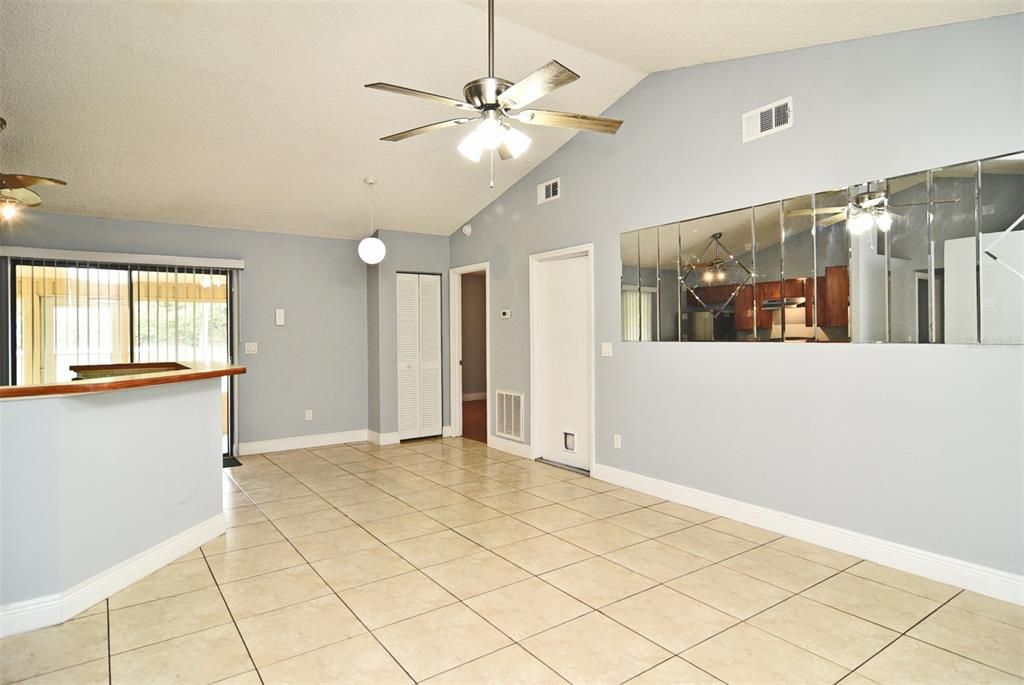 For Sale: $269,500 (3 beds, 2 baths, 1011 Square Feet)