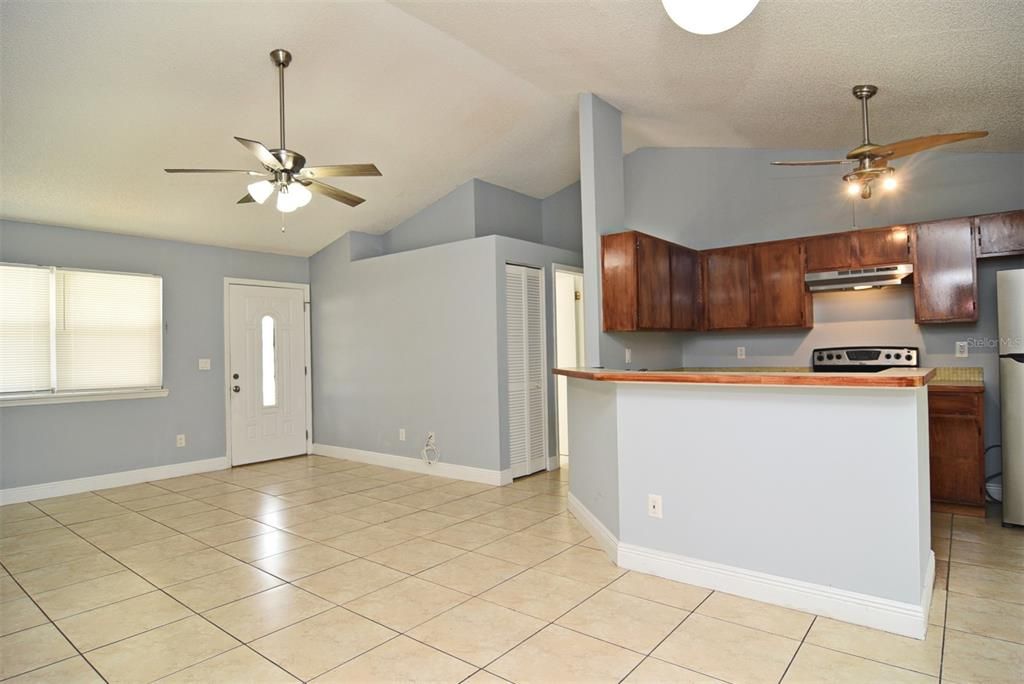 For Sale: $269,500 (3 beds, 2 baths, 1011 Square Feet)