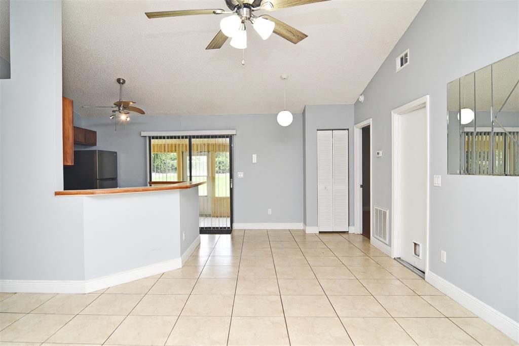 For Sale: $269,500 (3 beds, 2 baths, 1011 Square Feet)