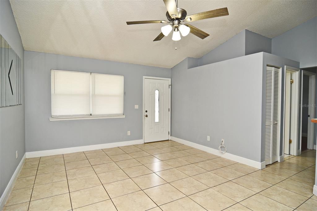 For Sale: $269,500 (3 beds, 2 baths, 1011 Square Feet)