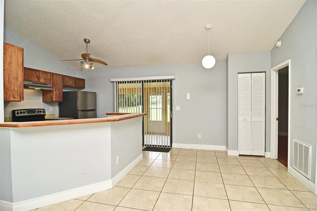 For Sale: $269,500 (3 beds, 2 baths, 1011 Square Feet)
