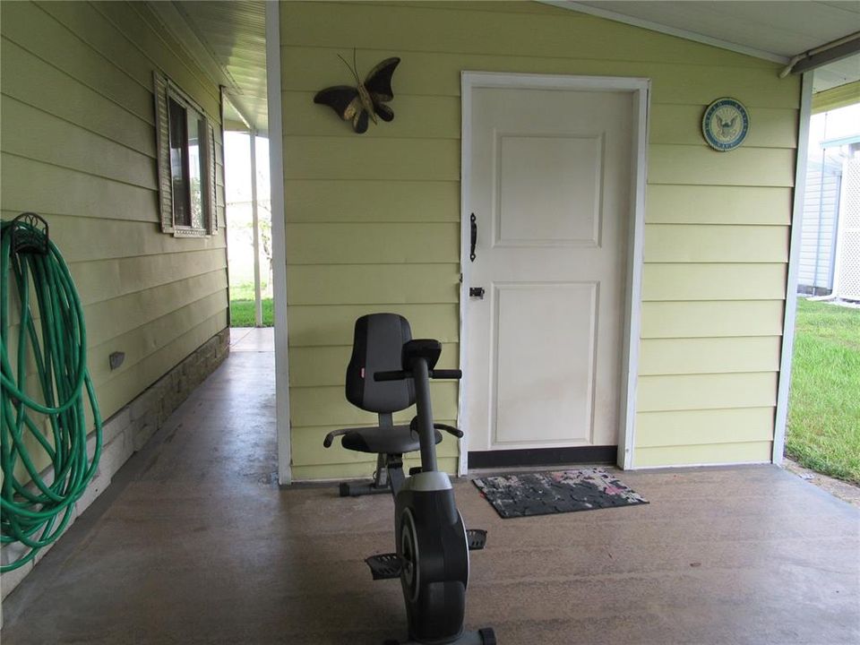 Attached utility/laundry room.