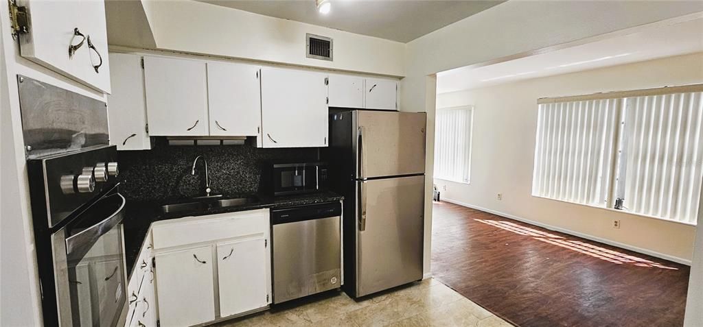 For Rent: $1,400 (2 beds, 2 baths, 1100 Square Feet)