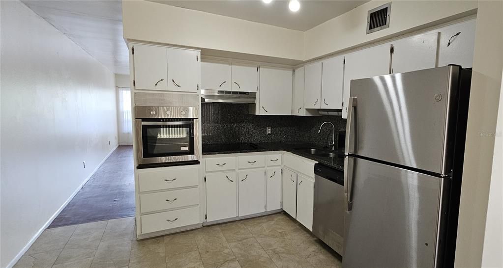 For Rent: $1,400 (2 beds, 2 baths, 1100 Square Feet)