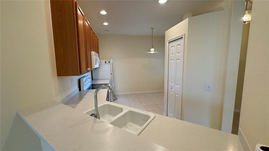 For Rent: $2,590 (2 beds, 2 baths, 1576 Square Feet)