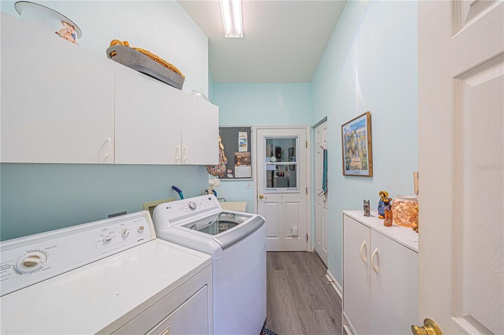 For Sale: $330,000 (2 beds, 2 baths, 1796 Square Feet)