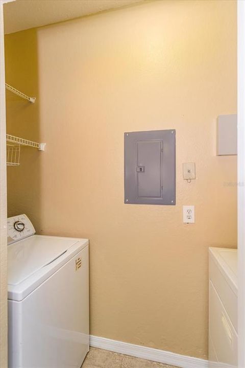 For Rent: $1,675 (2 beds, 1 baths, 898 Square Feet)