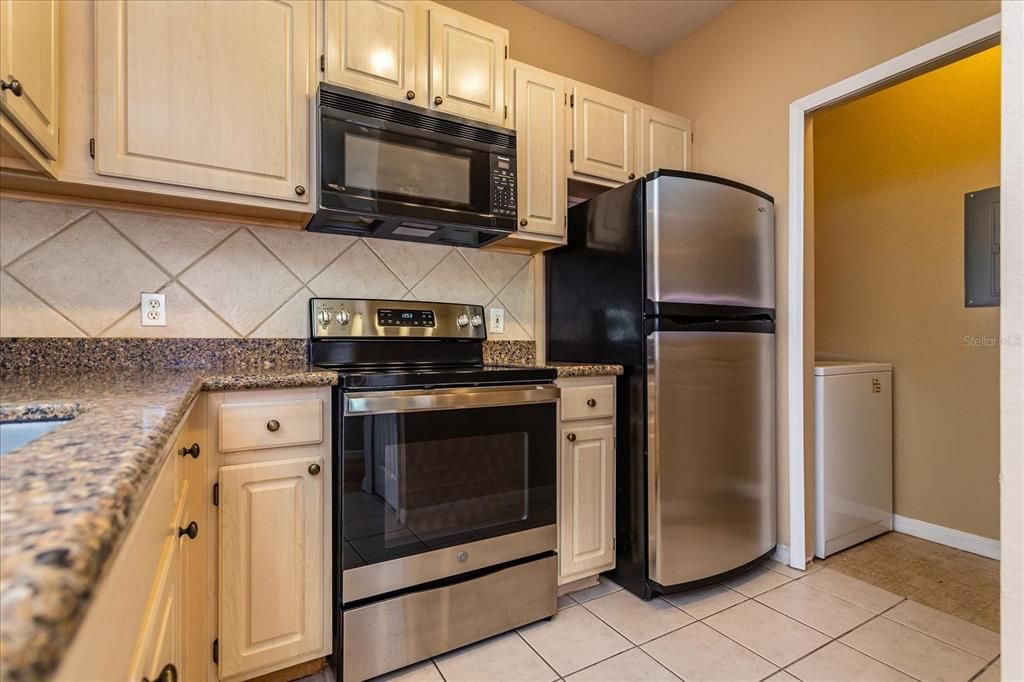 For Rent: $1,675 (2 beds, 1 baths, 898 Square Feet)