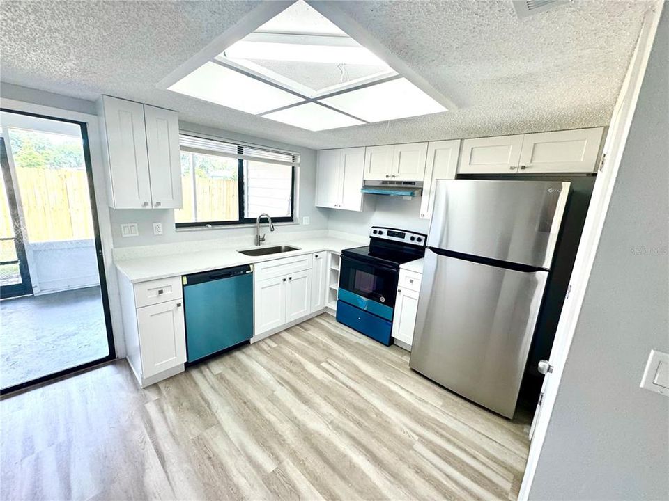 For Sale: $185,000 (2 beds, 1 baths, 992 Square Feet)