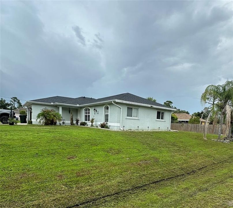 For Sale: $309,609 (3 beds, 2 baths, 1212 Square Feet)