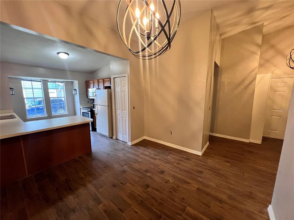 For Rent: $2,000 (2 beds, 2 baths, 1102 Square Feet)