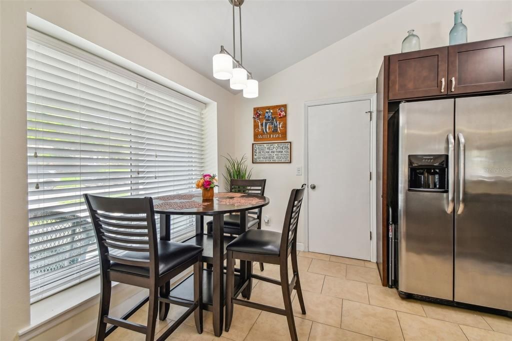 For Sale: $343,000 (2 beds, 1 baths, 935 Square Feet)