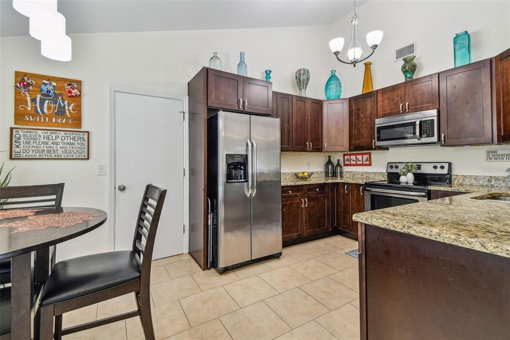For Sale: $343,000 (2 beds, 1 baths, 935 Square Feet)