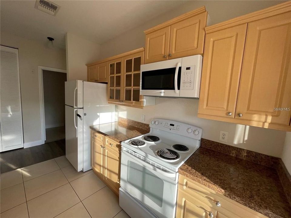 For Rent: $1,600 (1 beds, 1 baths, 850 Square Feet)