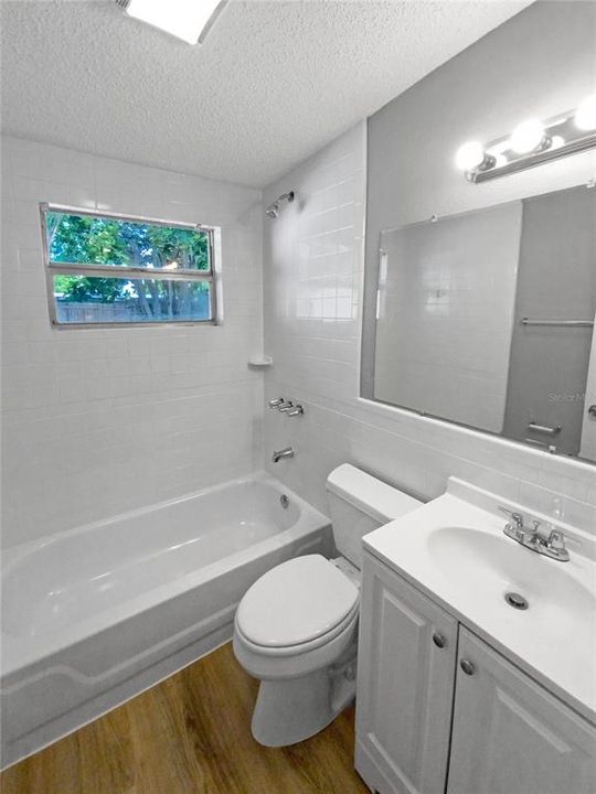 For Sale: $320,000 (3 beds, 1 baths, 894 Square Feet)