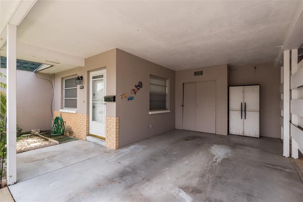 For Sale: $200,000 (1 beds, 1 baths, 734 Square Feet)