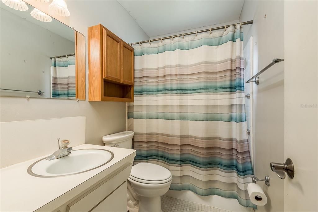 For Sale: $200,000 (1 beds, 1 baths, 734 Square Feet)