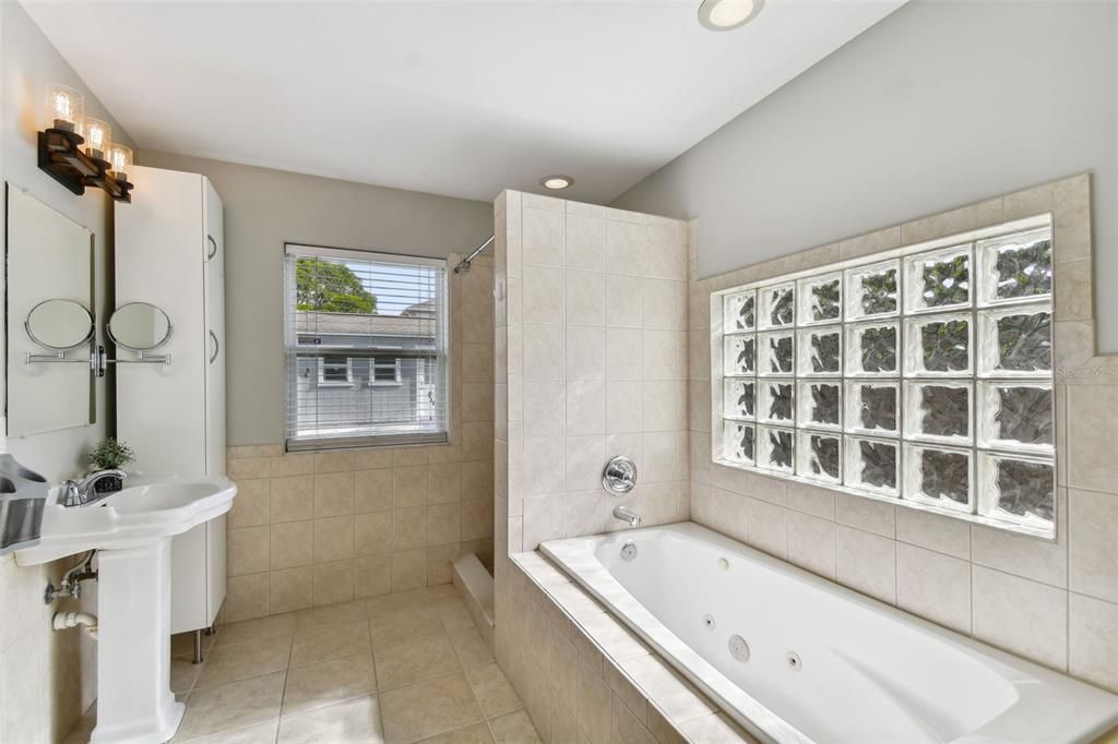 待售: $495,000 (3 贝兹, 2 浴室, 1620 平方英尺)