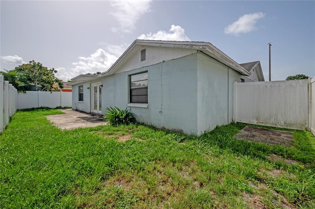 Active With Contract: $360,000 (3 beds, 2 baths, 1546 Square Feet)