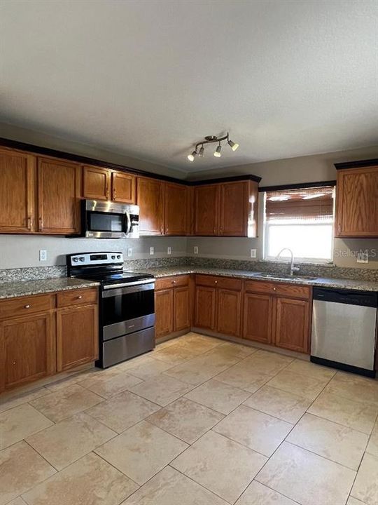 For Rent: $2,295 (3 beds, 2 baths, 1550 Square Feet)