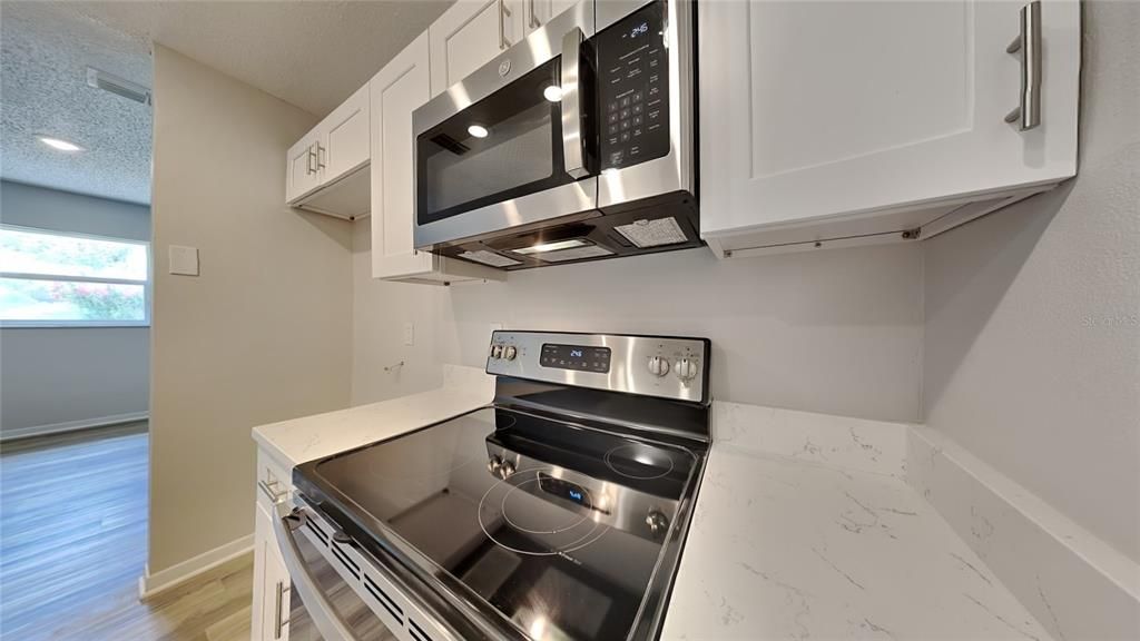 For Sale: $309,900 (3 beds, 2 baths, 1013 Square Feet)