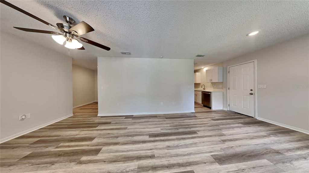 For Sale: $309,900 (3 beds, 2 baths, 1013 Square Feet)