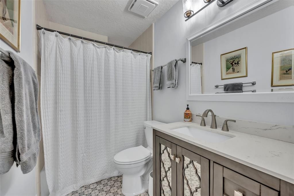 Upstairs 2nd Bath with tub