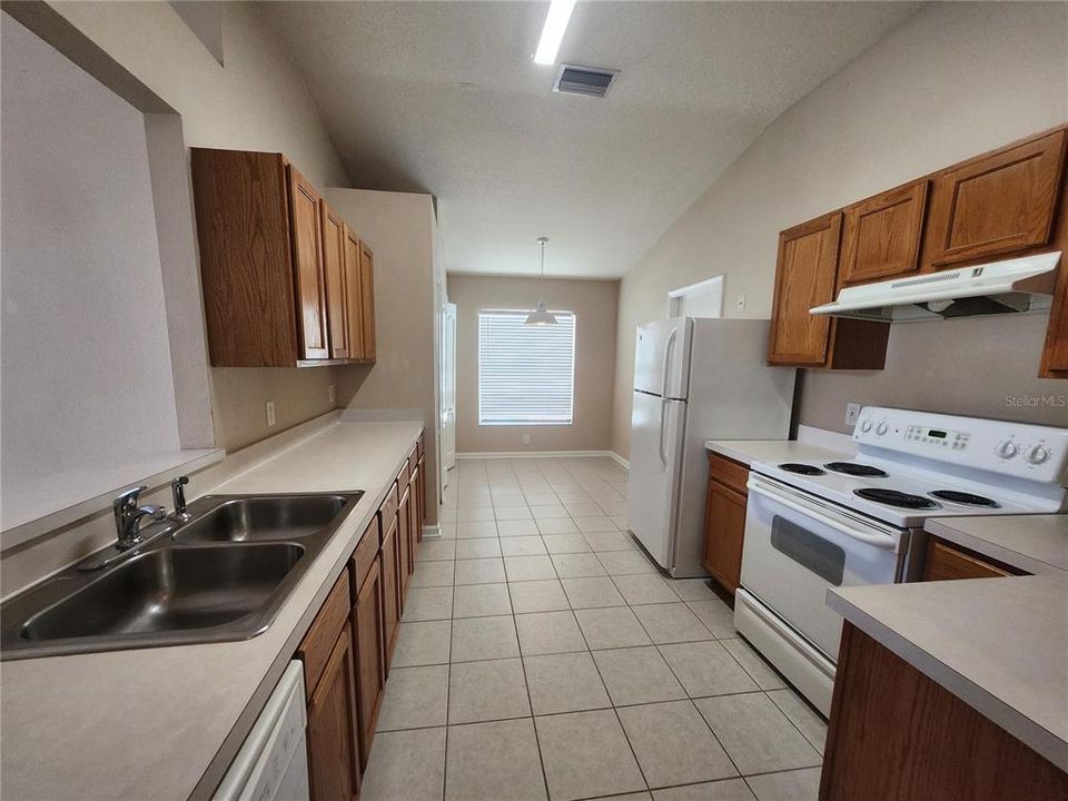 For Rent: $2,395 (4 beds, 2 baths, 1685 Square Feet)