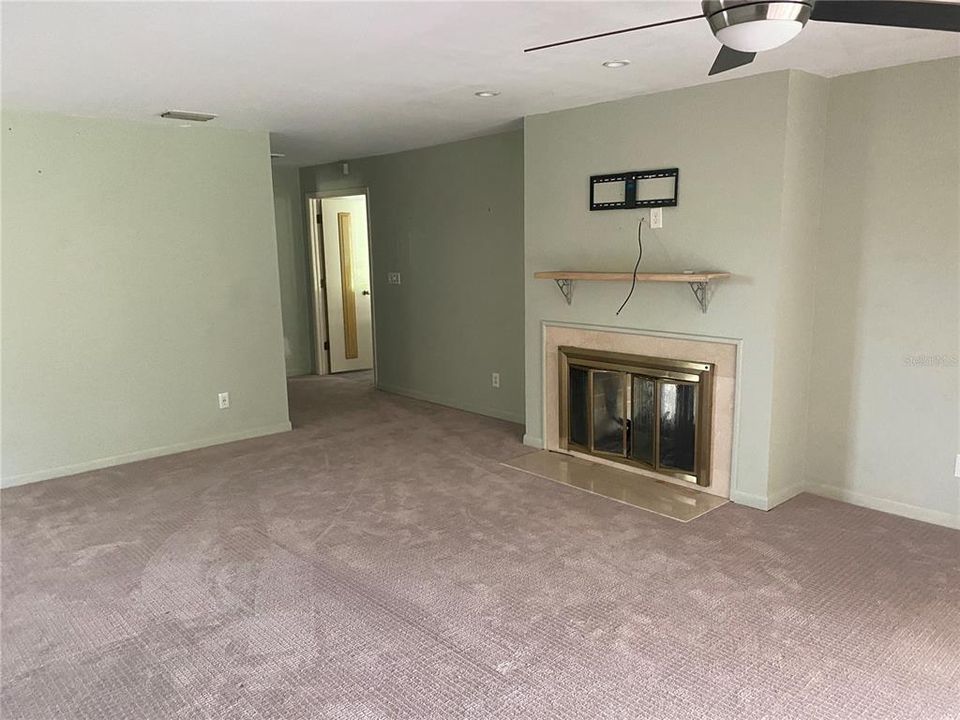 Master Bedroom w/fireplace