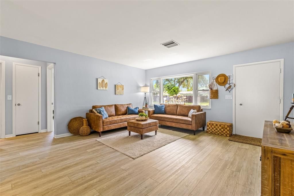 Active With Contract: $429,000 (3 beds, 2 baths, 1458 Square Feet)