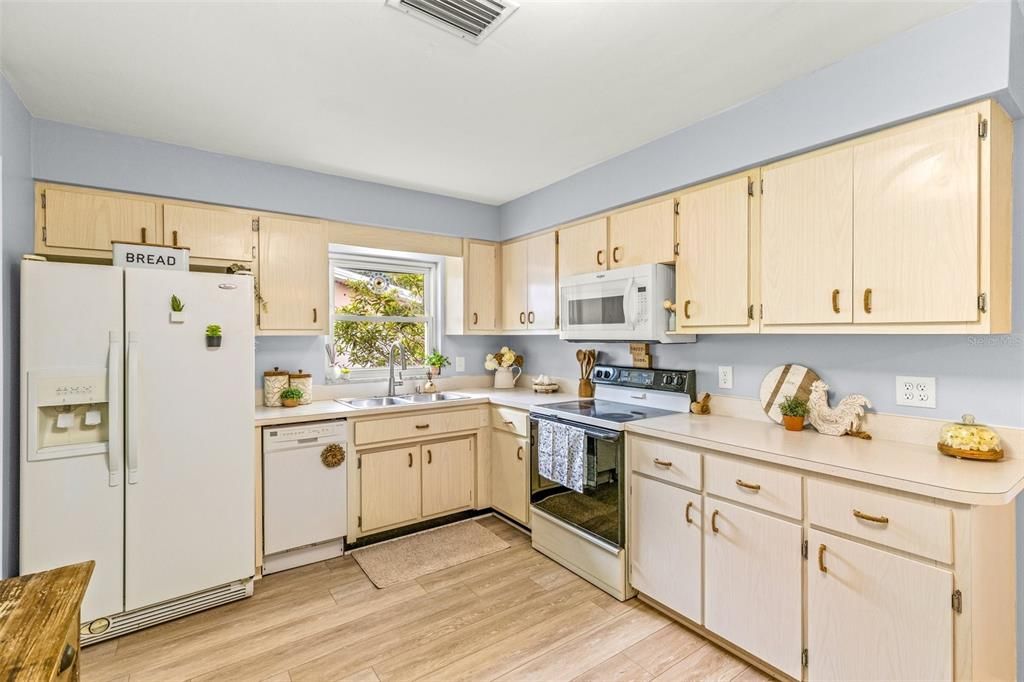 Active With Contract: $429,000 (3 beds, 2 baths, 1458 Square Feet)