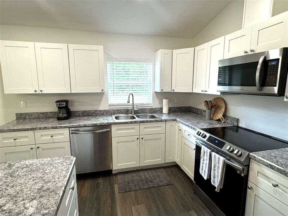 For Sale: $264,900 (3 beds, 2 baths, 1378 Square Feet)