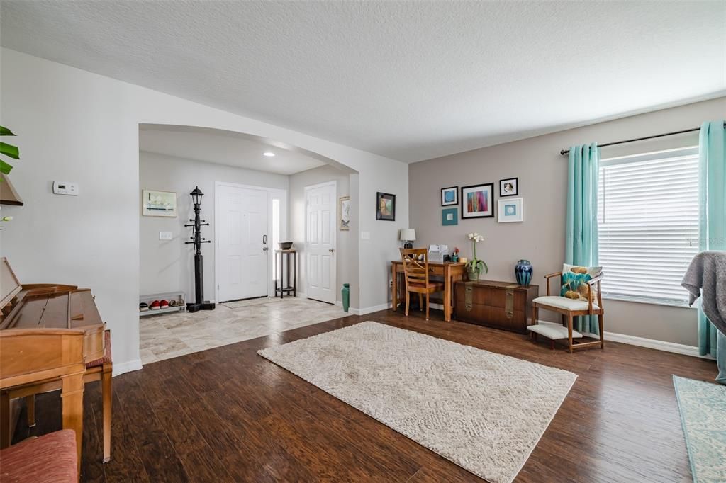 For Sale: $379,900 (3 beds, 2 baths, 2184 Square Feet)