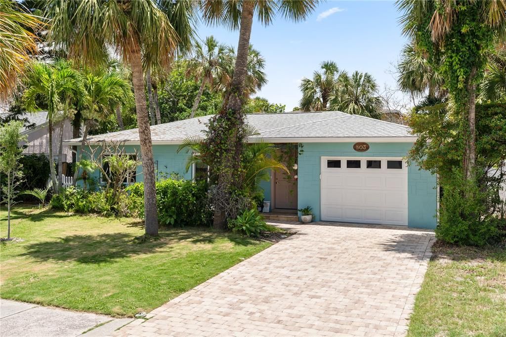 Recently Sold: $899,000 (2 beds, 2 baths, 1265 Square Feet)