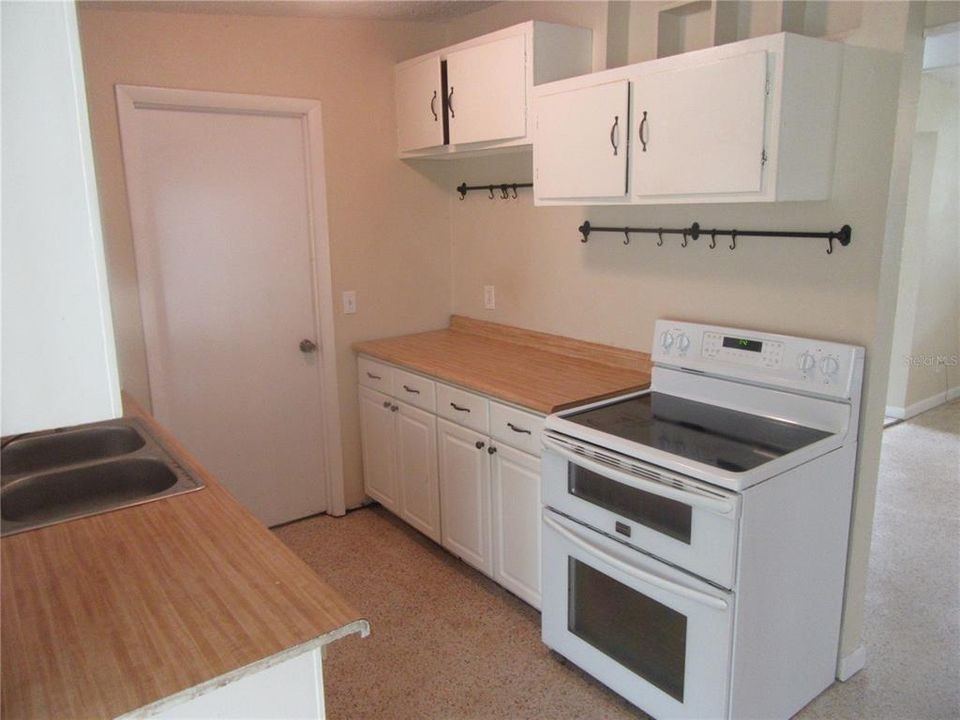 For Rent: $2,100 (2 beds, 1 baths, 1152 Square Feet)