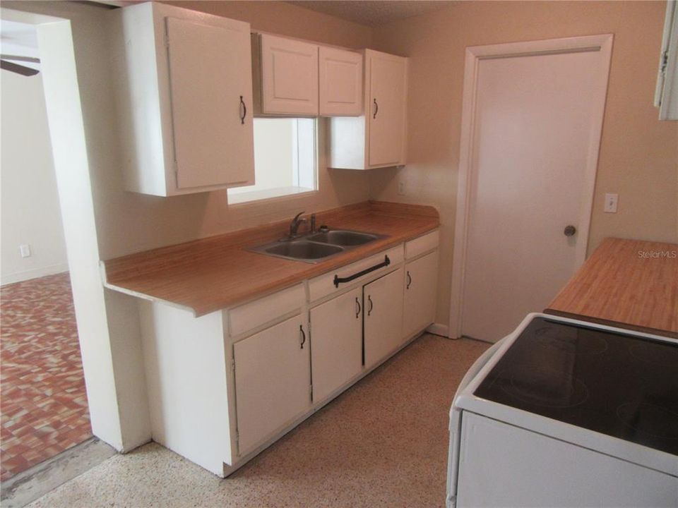 For Rent: $2,100 (2 beds, 1 baths, 1152 Square Feet)