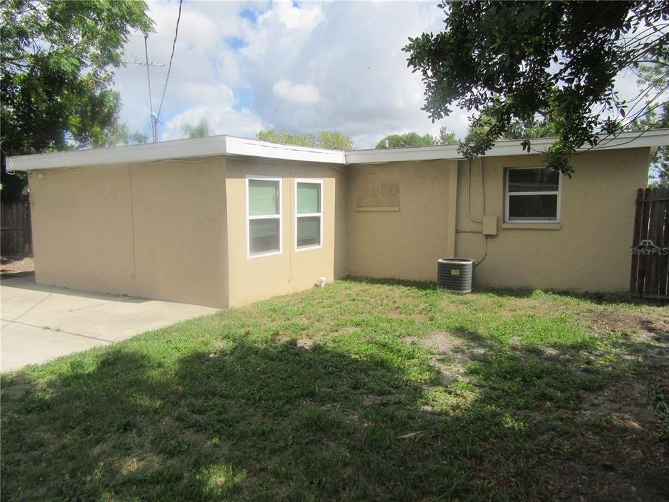 For Rent: $2,100 (2 beds, 1 baths, 1152 Square Feet)