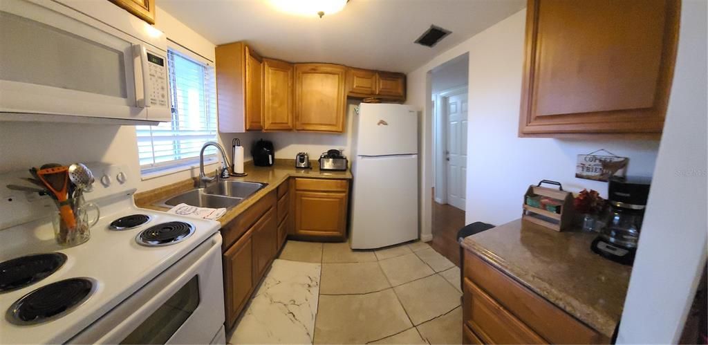 For Rent: $1,350 (1 beds, 1 baths, 733 Square Feet)