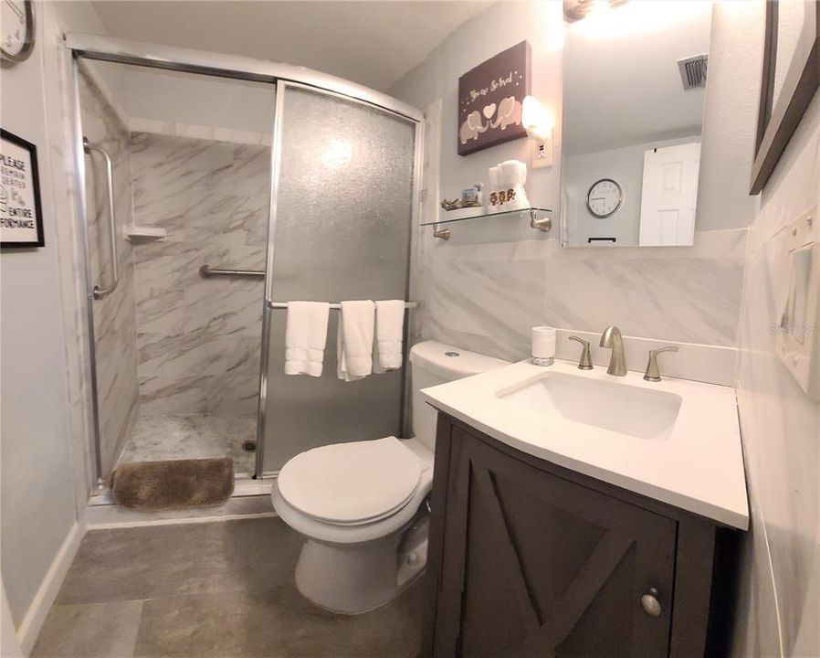 For Rent: $1,350 (1 beds, 1 baths, 733 Square Feet)