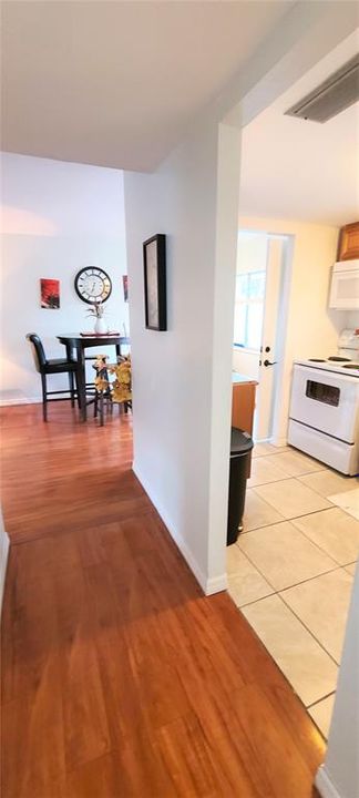 For Rent: $1,350 (1 beds, 1 baths, 733 Square Feet)