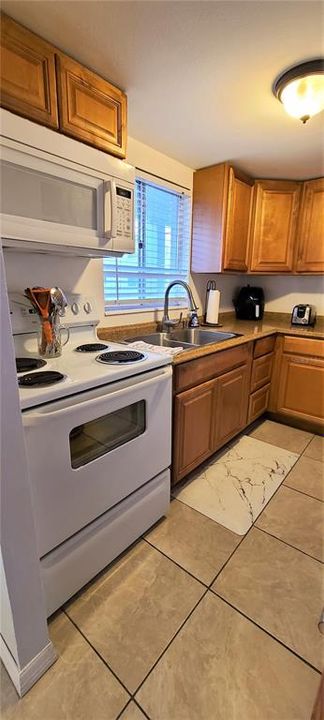 For Rent: $1,350 (1 beds, 1 baths, 733 Square Feet)