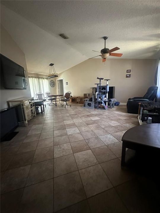 Active With Contract: $195,000 (3 beds, 2 baths, 1432 Square Feet)