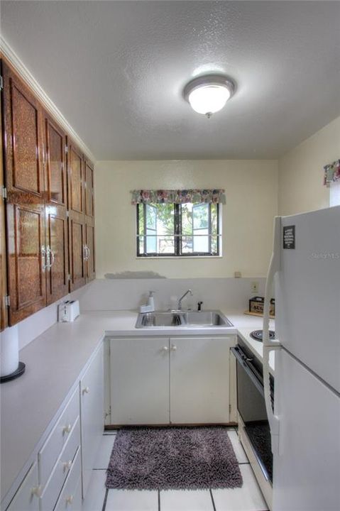 For Rent: $1,295 (1 beds, 1 baths, 650 Square Feet)