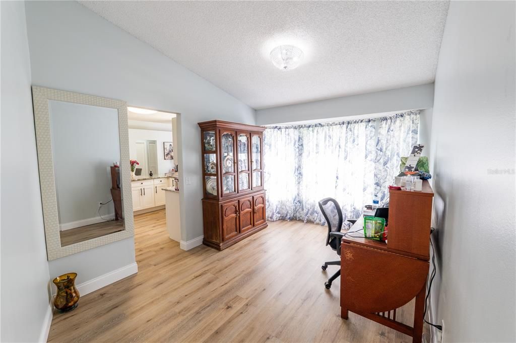 For Sale: $355,000 (4 beds, 2 baths, 1717 Square Feet)