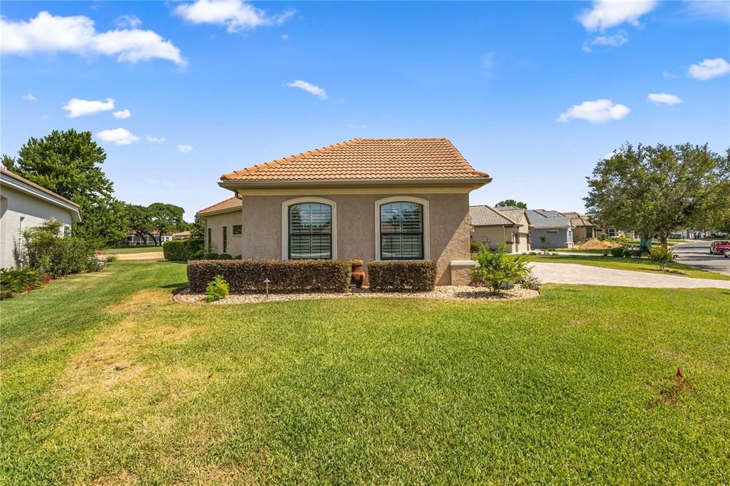 For Sale: $699,000 (2 beds, 2 baths, 2379 Square Feet)