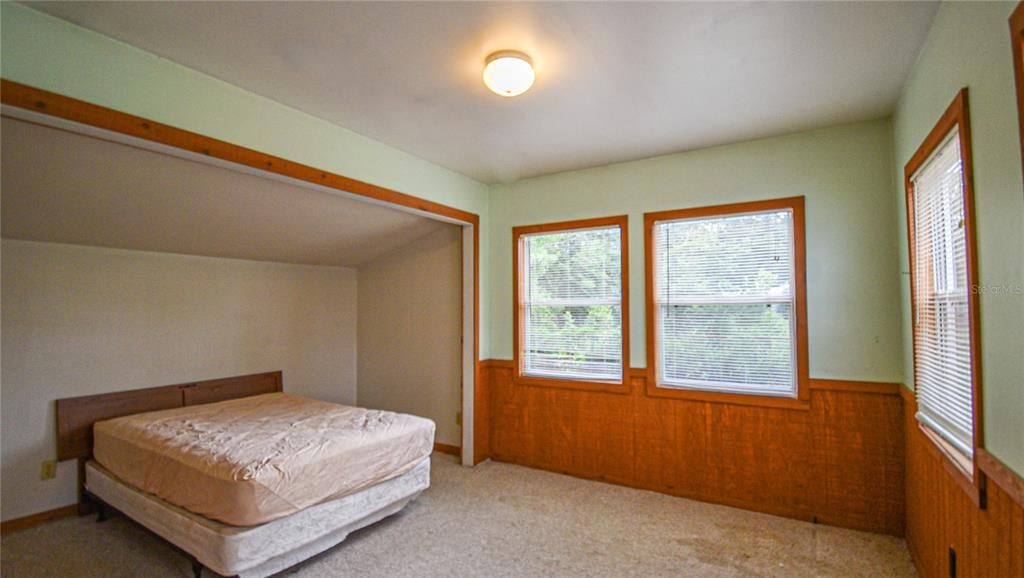 Active With Contract: $99,500 (2 beds, 1 baths, 787 Square Feet)