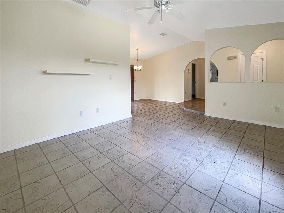 For Sale: $280,000 (2 beds, 2 baths, 1107 Square Feet)